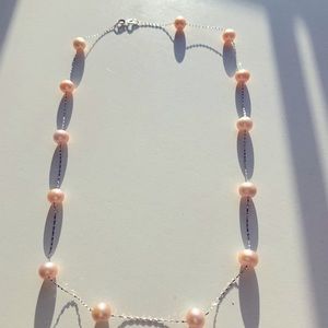 14k white gold with pale pink pearl necklace